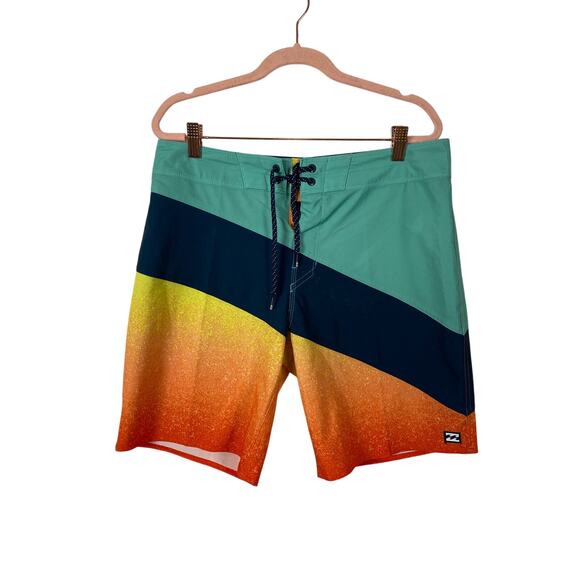 Billabong Men T-Street Pro shorts Boardshort Trunk Colorblock Swim Surf Size 32 - Picture 1 of 9